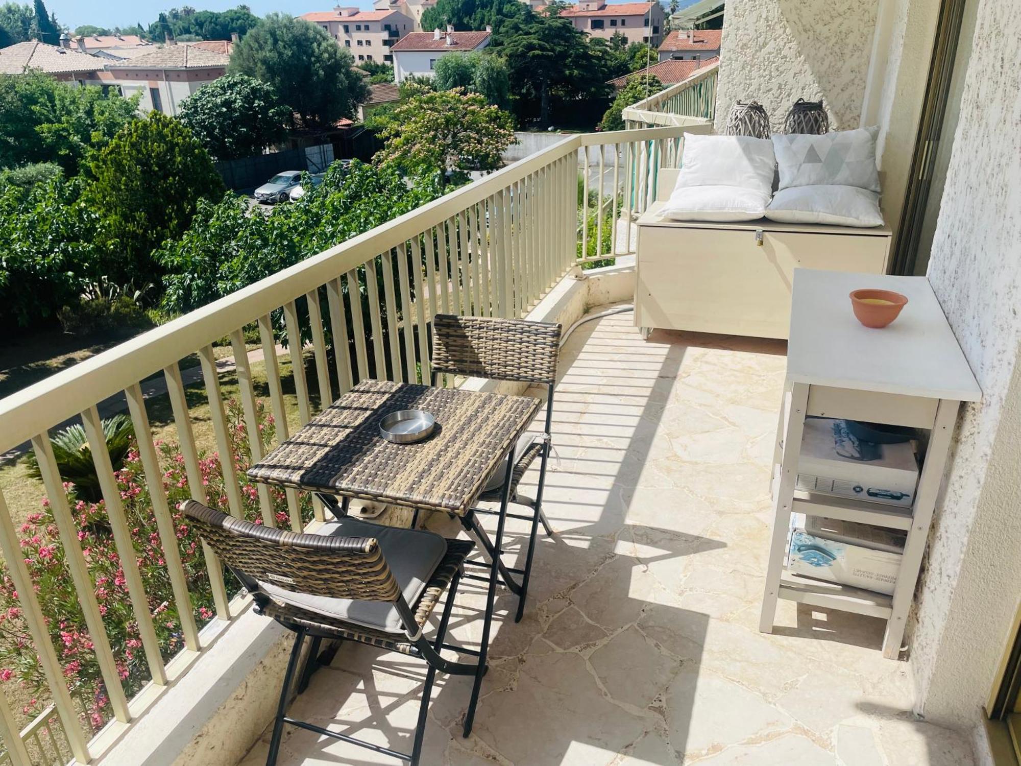 Studio De Standing Climatise, Avec Piscine, Proche De La Mer Frejus Exterior photo